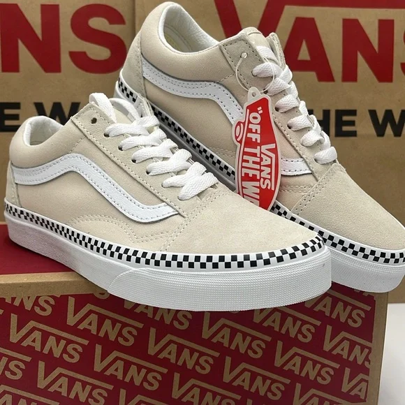 Vans WMNS Tan and White Sneakers Old Skool
Checkerboard Foxing Turtl
VN0A7Q2JDJR - Picture 4 of 16